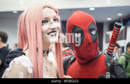 Cosplayer gekleidet, wie Ihre Lieblingsfiguren in Tag 1 des Manchester MCM Comic Con 2019 in Manchester Central. Diese Veranstaltung läuft über das Wochenende. Stockfoto