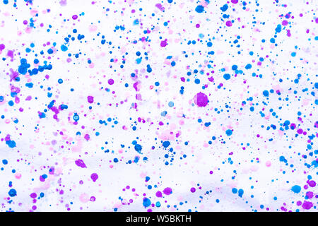 Farbenprächtige Aquarellmalerei Splash. Blot, unscharfer Fleck. mit Textur. Mehrere Flecken und Verfärbungen Wasser Farbe auf weißem Hintergrund Stockfoto