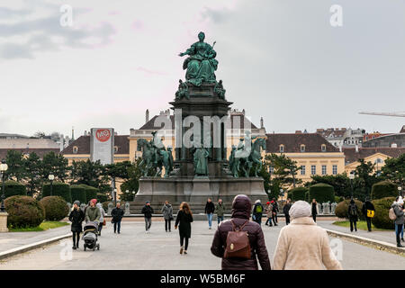 Allgemeine Ansicht um die Statue der Kaiserin Maria Theresia Maria Theresien Platz, einem großen öffentlichen Platz in Wien, Österreich Stockfoto