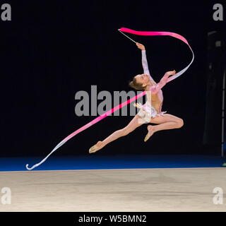 Liverpool, Großbritannien. 27. Juli, 2019. Rhythmische Gymnastik und Akrobatik Gymnastik 2019 Britische Meisterschaft Tag Drei; Emily Cullen, Llanelli Acadamy Junior Band einzelnen Credit: Aktion Plus Sport Bilder/Alamy leben Nachrichten Stockfoto