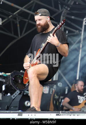 Britische Band, Don Broco führt bei Fahrzeug Music Festival - Tag zwei an Hall Farm, Steventon in der Nähe von Oxford. Stockfoto