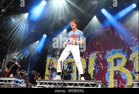 Britische Band, Don Broco führt bei Fahrzeug Music Festival - Tag zwei an Hall Farm, Steventon in der Nähe von Oxford. Stockfoto