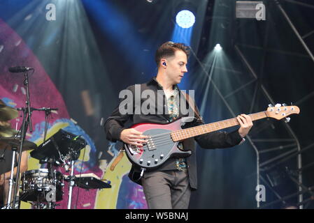 Britische Band, Don Broco führt bei Fahrzeug Music Festival - Tag zwei an Hall Farm, Steventon in der Nähe von Oxford. Stockfoto