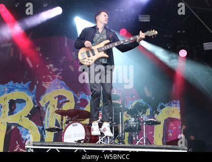 Britische Band, Don Broco führt bei Fahrzeug Music Festival - Tag zwei an Hall Farm, Steventon in der Nähe von Oxford. Stockfoto