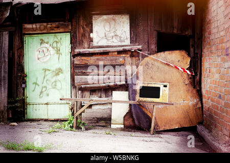 Schmutzige alte Mikrowelle Stockfotografie - Alamy