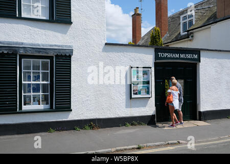 Juli 2019. Die Bath Museum. Das Museum ist in einem Gebäude aus dem 17. Jahrhundert mit Blick auf die Exe Estuary, Bath, Devon, UK untergebracht Stockfoto
