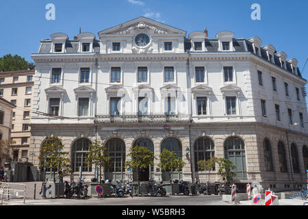 LYON, Frankreich - 14. JULI 2019: Gare de Lyon Saint Paupl Bahnhof an einem sonnigen Nachmittag. Es ist ein Bahnhof, der von der Französischen Staatsbahn SNCF in Th Stockfoto