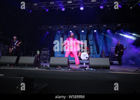 Standon, UK. Samstag, 27. Juli 2019. Elvana führt an standon Calling in der malerischen Landschaft von standon Herrschaft © Jason Richardson/Alamy Leben Nachrichten festlegen Stockfoto