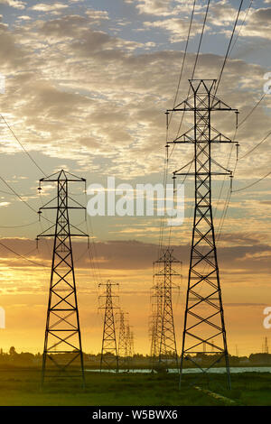 Elektrische Transformatoren in der San Francisco Bay Area. Stockfoto