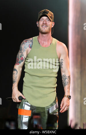 WANTAGH, NY - Nov 20: Tyler Hubbard von Florida Georgia Zeile führt am 20 Juli, 2019 am Jones Strand in Wantagh, New York. Stockfoto
