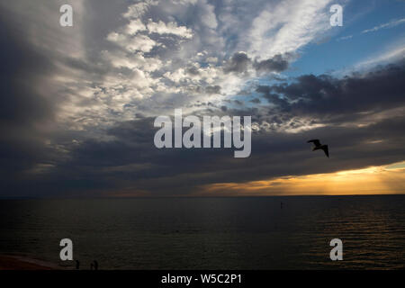 Melbourne Sonnenuntergang über Port Philip Bay von Half Moon Bay Victoria Australien Stockfoto