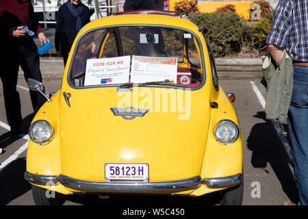 1962 Gelb Trojan 200 Oldtimer auf dem Display an einem Sydney Classic Car Show, Sydney, Australien Stockfoto