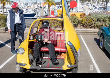 Eigentümer in den Fahrersitz Software 200 Classic bubble Auto sitzen, Sydney Car Show, Australien Stockfoto