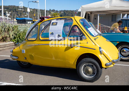 Gelb 1962 Trojan 200 Motor Car Seitenansicht auf Anzeige an einem Oldtimertreffen in Sydney, Australien Stockfoto