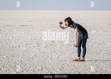 Frauen, die Fotos in der danakil Depression, Äthiopien. Stockfoto