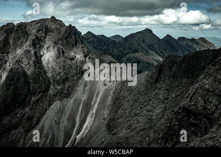 Blick über Coire Lagan des Unzugänglichen Pinnacle und die Cuillin Ridge von sgurr Alasdair genommen Stockfoto