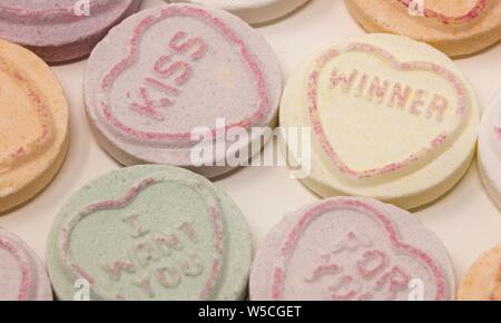 Liebe Herz Süßigkeiten - Die Süßigkeiten mit Nachricht Stockfoto