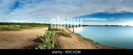 Panorama Landschaft der Bai Xep Strand von der Spitze des Hügels in Phu Yen Provinz, Vietnam Stockfoto