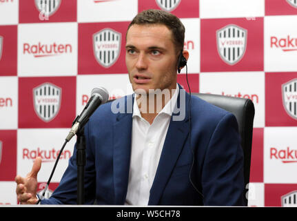 Kobe, Japan. 27. Juli, 2019. Ehemalige FC Barcelona Verteidiger Thomas Vermaelen spricht, wie er Kob in Vissel Kobe wrestern Japan überträgt am Samstag, 27. Juli 2019. Vissel Kobe Vermaelen angekündigt Belgischen Verteidiger im Team. Credit: Yoshio Tsunoda/LBA/Alamy leben Nachrichten Stockfoto