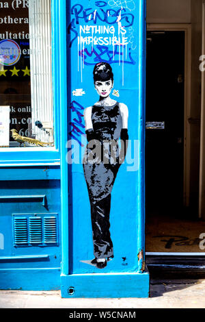 Audrey Hepburn street art Künstler Pegasus, Soho, London, UK Stockfoto