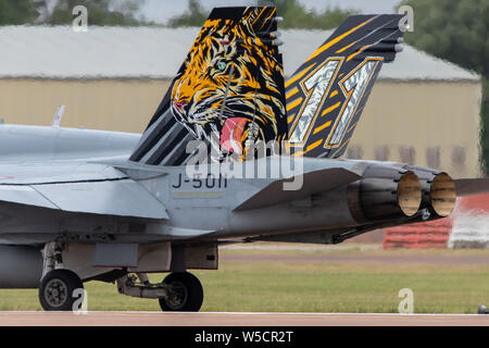 Swiss Air Force McDonnell Douglas F/A-18C gesehen kurz vor an RAF Fairford take off für die 2019 RIAT Stockfoto