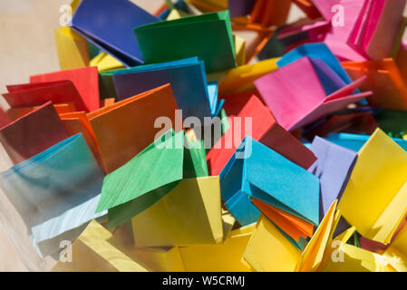 Mehrfarbige Lottery tickets in den jar closeup Stockfoto