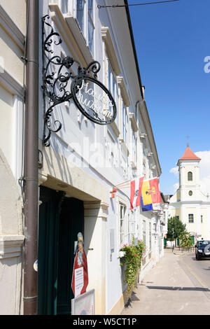 Haydn-Haus Eisenstadt: Museum von Joseph Haydn, Franziskaner Kirche und Kloster St. Michael in Neusiedler See (Neusiedler See), Burgenland, Österreich Stockfoto