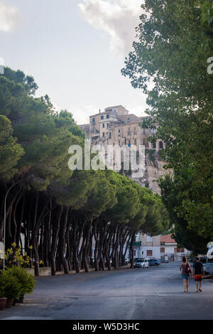 Die Stadt von Tropea, in der Provinz von Vibo Valentia, Kalabrien, Italien. Stockfoto