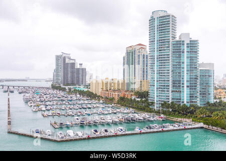 MIAMI, USA - Dezember 11, 2016: Miami Hafen mit eigenen Yachten in der Nähe von South Miami Beach Stockfoto