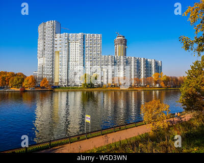 Chimki, Russland - 17. Oktober. 2018. Moskau Kanal- und Wohnkomplex Majak Stockfoto