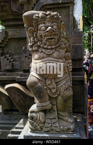 Stein Dämonen als Schutz für Eigentum in Ubud, Bali, Indonesien Stockfoto