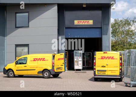 DHL-Depot. DHL ist eine Abteilung des Deutschen Logistikunternehmen Deutsche Post AG Die International Express Mail Service. Stockfoto