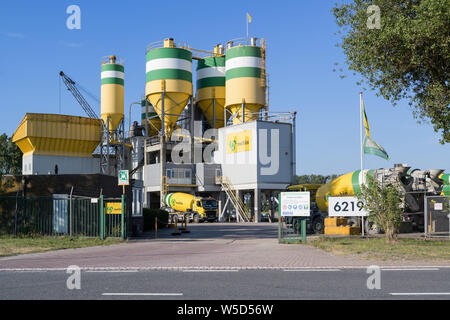 Mebin Betonwerk. Mebin ist eine Tochtergesellschaft der HeidelbergCement Gruppe. Stockfoto