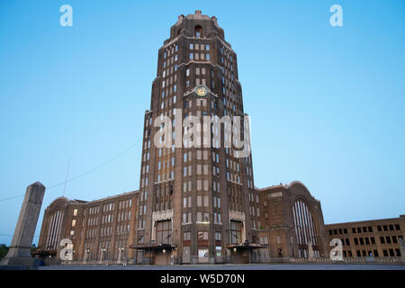 Buffalo Central Terminal ist ein historischer ehemaliger Bahnhof in Buffalo, New York. Ein aktiver Teilnehmer von 1929 bis 1979, das 17-stöckige Art déco-Stil Stockfoto