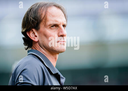 Wiesbaden, Deutschland. 28. Juli 2019. 2. Fussball Bundesliga, SV Wehen Wiesbaden - Karlsruher SC, 1. Spieltag, in der BRITA-Arena. Der Wiesbadener Trainer Rüdiger Rehm ist etwa im Stadion zu spielen. Foto: Uwe Anspach/dpa - WICHTIGER HINWEIS: In Übereinstimmung mit den Anforderungen der DFL Deutsche Fußball Liga oder der DFB Deutscher Fußball-Bund ist es untersagt, zu verwenden oder verwendet Fotos im Stadion und/oder das Spiel in Form von Bildern und/oder Videos - wie Foto Sequenzen getroffen haben./dpa/Alamy leben Nachrichten Stockfoto