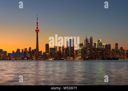 Toronto City Skyline am Sommer Sonnenuntergang in Toronto, Ontario, Kanada. Stockfoto