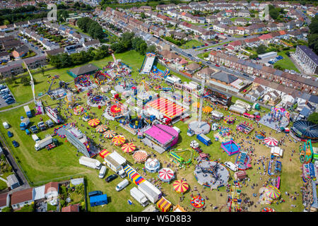 CAERPHILLY, WALES UK - 27. JULI 2019: Luftaufnahme des Big Cheese Festival in Caerphilly. Die dreitägige Veranstaltung ist Wales größte Essen und Unterhaltung Stockfoto