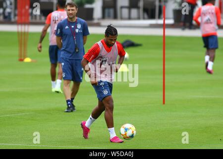 München, Deutschland. 28. Juli 2019. München, Deutschland 28. Juli 2019: 1. BL-19/20 - Bayern München Ausbildung 28.07.2019 Serge Gnabry (Bayern München) handeln. Einzelne Bild.¬ Uwith Ball | Verwendung der weltweiten Kredit: dpa/Alamy leben Nachrichten Stockfoto