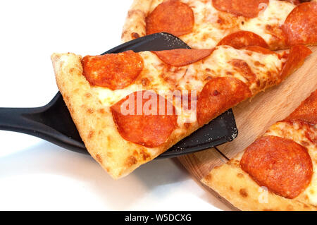 Pepperoni Pizza mit würzigen Wurst und Käse Stockfoto