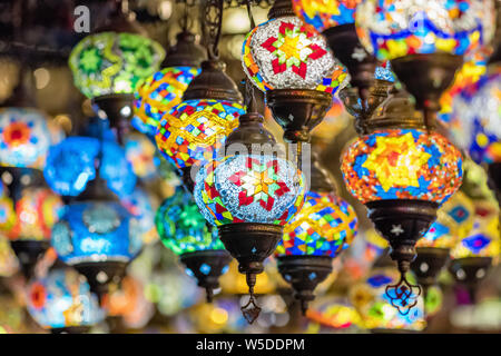 Vielfalt von bunten Türkei Glas Lampen für Verkauf in Kappadokien, Türkei. Stockfoto