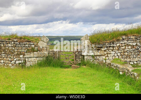 Bleibt der Milecastle 37 auf Hadrian's Wall, Weltkulturerbe der UNESCO, Hadrian's Wall Path, in der Nähe von Hexham, Northumberland National Park, England, UK. Stockfoto