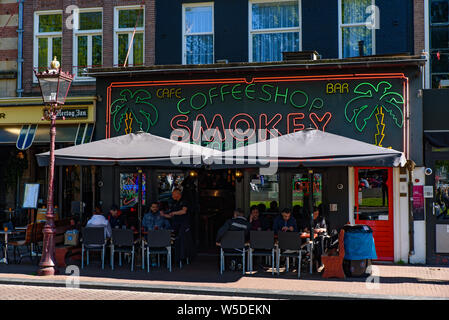 Eine Kaffeemaschine auf dem Rembrandtplein Platz in Amsterdam, Niederlande Stockfoto