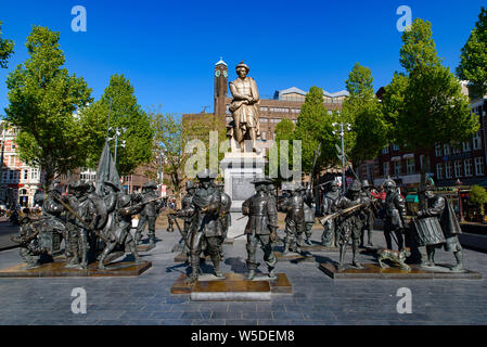 Die Skulpturen der Nachtwache am Rembrandtplein in Amsterdam, Niederlande Stockfoto