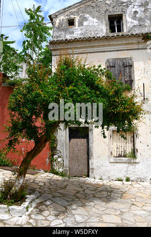 Einfaches Steincottage in Corfu Village Stockfoto