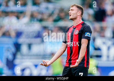 Wiesbaden, Deutschland. 28. Juli 2019. 2. Fussball Bundesliga, SV Wehen Wiesbaden - Karlsruher SC, 1. Spieltag, in der BRITA-Arena. Der Wiesbadener Maximilian Dittgen gestikulierte. Foto: Uwe Anspach/dpa - WICHTIGER HINWEIS: In Übereinstimmung mit den Anforderungen der DFL Deutsche Fußball Liga oder der DFB Deutscher Fußball-Bund ist es untersagt, zu verwenden oder verwendet Fotos im Stadion und/oder das Spiel in Form von Bildern und/oder Videos - wie Foto Sequenzen getroffen haben./dpa/Alamy leben Nachrichten Stockfoto