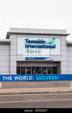 Darlington, Großbritannien. 28. Juli 2019. Durham Tees Valley Flughafen Teesside International Airport wurde nach seiner letzten Kauf von Tees Valley kombiniert Behörde und der Stobart Group umbenannt. Die neue Beschilderung wurde am 25. Juli 2019 vorgestellt. Stockfoto