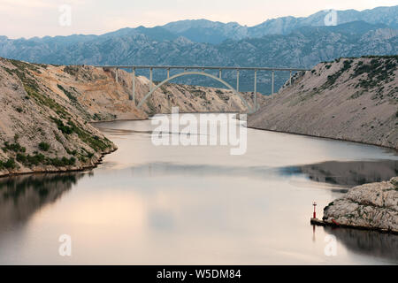 Maslenica Brücke auf der Autobahn A 1 in der Nähe von Stadt Zadar, Kroatien Stockfoto