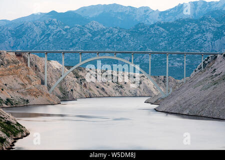 Maslenica Brücke auf der Autobahn A 1 in der Nähe von Stadt Zadar, Kroatien Stockfoto