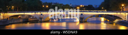 Die nacht Panorama von Pont Louis-Philippe. Es ist eine Brücke über die Seine in Paris. Stockfoto