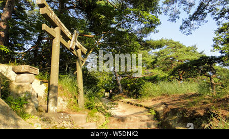 Ojima Insel in der Stadt Matsushima. entfernt auf der anderen Seite von VERMILION - lackiert Togetsu Brücke. Teil des berühmten matsushima Bay Stockfoto